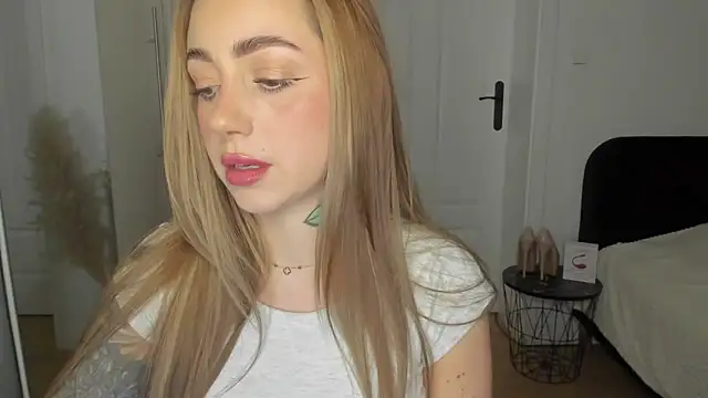 Snapshot of sexyCoralie chatting on February 7, 2026, 2:47 pm sexyCoralie online show from February 7, 2026, 2:47 pm