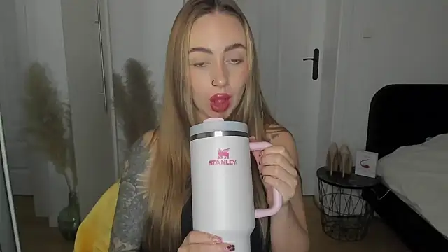 Snapshot of sexyCoralie chatting on March 18, 2026, 2:41 pm sexyCoralie online show from March 18, 2026, 2:41 pm