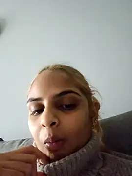 DirtySnowball69 online show from September 19, 2025, 1:37 pm