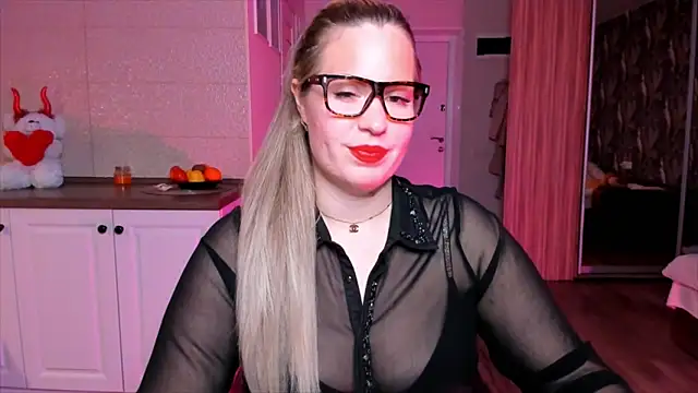 HotTiffani online show from November 28, 2025, 11:21 am