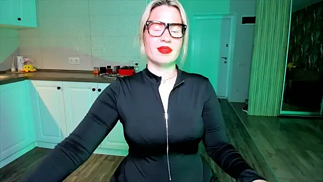 HotTiffani online show from September 27, 2025, 4:13 pm