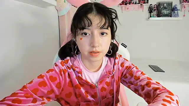 Snapshot of cherrycute chatting on December 3, 2024, 4:10 am cherrycute online show from December 3, 2024, 4:10 am