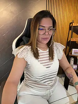 KellyBrooklyn  online show from April 17, 2026, 2:20 pm