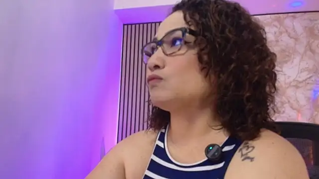JuliRamirez online show from May 29, 2026, 1:06 pm