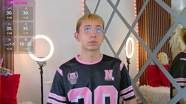 Chris Bennett online show from November 8, 2025, 12:42 pm