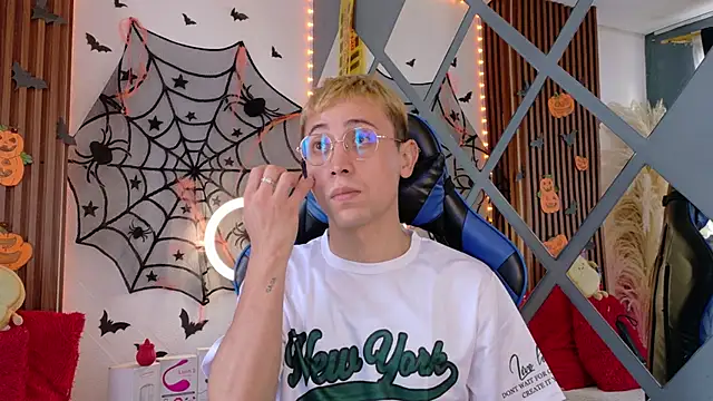 Chris Bennett online show from November 1, 2025, 1:38 pm