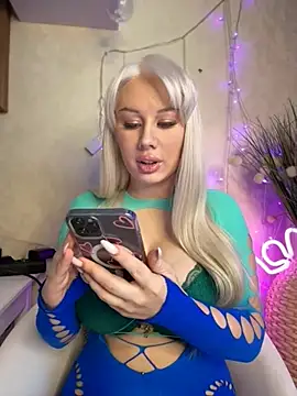 LaraHollywood online show from March 14, 2026, 7:03 am