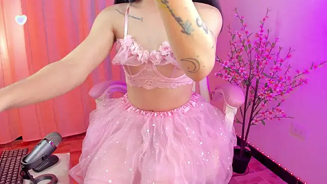 rosseblondee online show from November 8, 2025, 8:56 pm