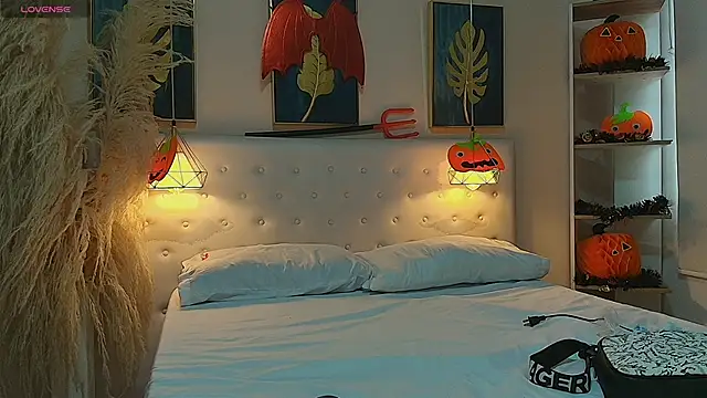 valerie lya online show from October 16, 2025, 8:39 pm