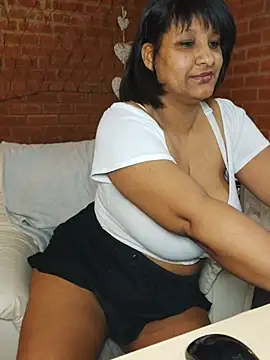 Lilybanx online show from April 10, 2026, 7:43 pm