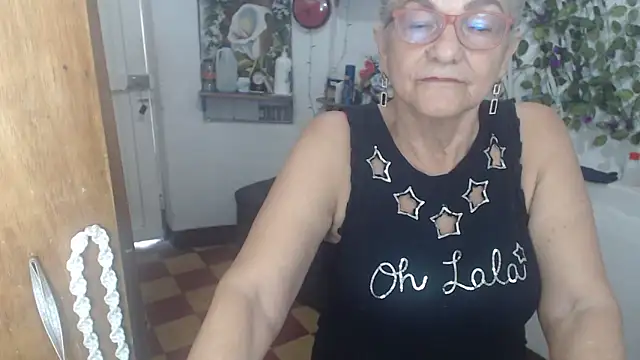 Snapshot of FunnyGrandma chatting on May 3, 2026, 10:13 pm FunnyGrandma online show from May 3, 2026, 10:13 pm