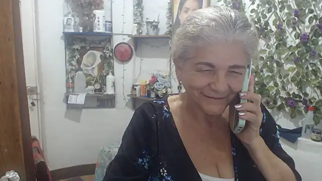 Snapshot of FunnyGrandma chatting on May 25, 2026, 12:21 am FunnyGrandma online show from May 25, 2026, 12:21 am
