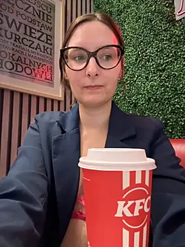 The Snowwhitee online show from November 6, 2025, 9:13 am