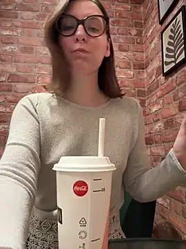 The Snowwhitee online show from December 14, 2025, 9:15 am