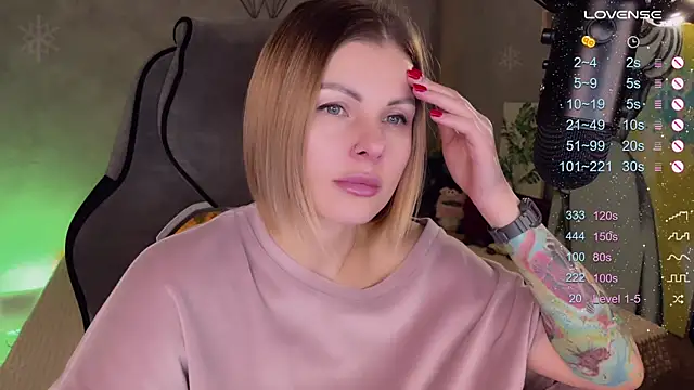 Snapshot of Your_Sweet_Lilu chatting on December 17, 2024, 4:00 pm Your Sweet Lilu online show from December 17, 2024, 4:00 pm