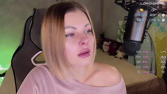 Snapshot of Your_Sweet_Lilu chatting on December 17, 2024, 12:54 pm Your Sweet Lilu online show from December 17, 2024, 12:54 pm