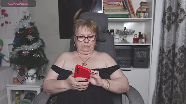 Snapshot of Mella4you chatting on January 5, 2026, 5:27 pm Mella4you online show from January 5, 2026, 5:27 pm