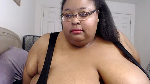 Snapshot of Loves_Aura chatting on March 21, 2026, 12:45 am Loves Aura online show from March 21, 2026, 12:45 am