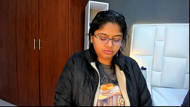 yeral2017 online show from April 18, 2026, 11:12 am