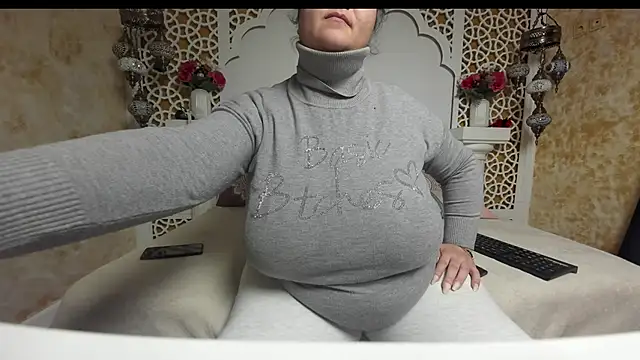 AleshaArabian online show from February 3, 2026, 4:54 am