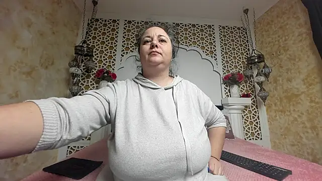 AleshaArabian online show from February 12, 2026, 4:45 am