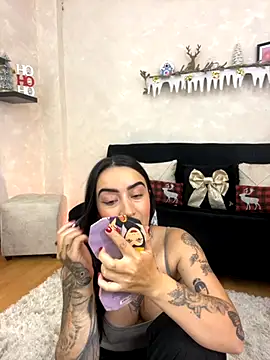 EmmyEvans1 online show from November 17, 2025, 7:51 pm