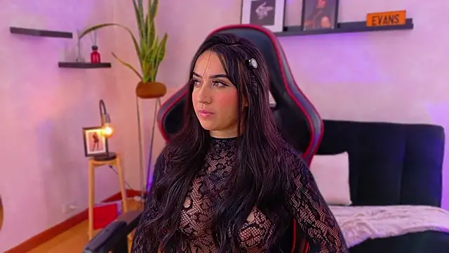 EmmyEvans1 online show from February 18, 2026, 7:32 pm