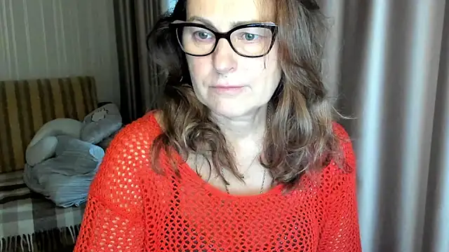 lauraoven online show from November 6, 2025, 7:34 am