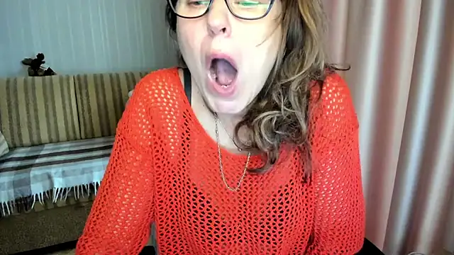 lauraoven online show from November 11, 2025, 7:36 am