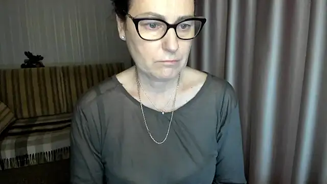 lauraoven online show from December 21, 2025, 11:34 am