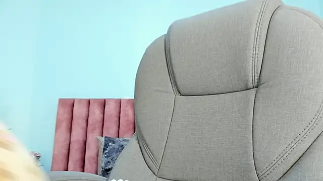 tati saldarriaga online show from February 23, 2026, 5:13 pm