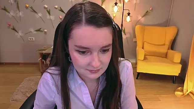 Snapshot of CloudGrace chatting on June 6, 2026, 6:24 pm CloudGrace online show from June 6, 2026, 6:24 pm