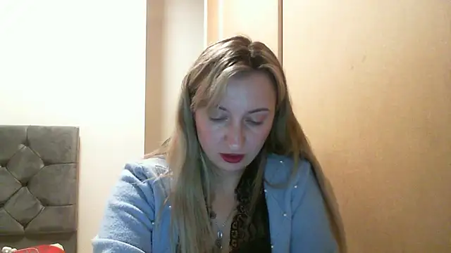 SusanCurt online show from November 10, 2025, 8:14 pm