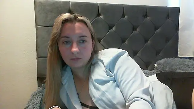 SusanCurt online show from October 28, 2025, 10:36 am