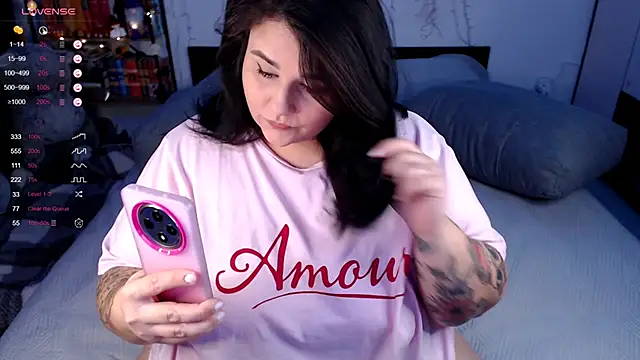 naughtykiss online show from November 6, 2025, 4:49 am