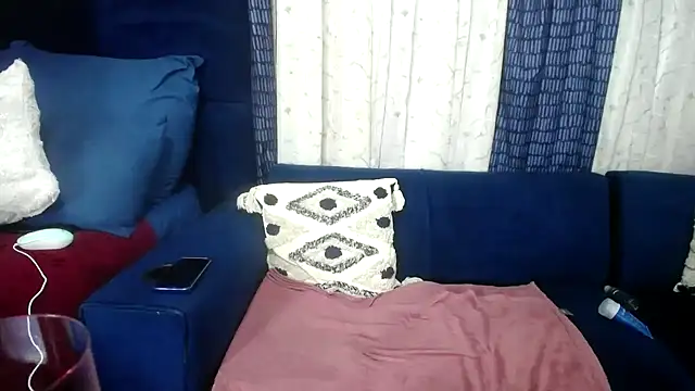 crystalbxx online show from March 14, 2025, 9:32 pm