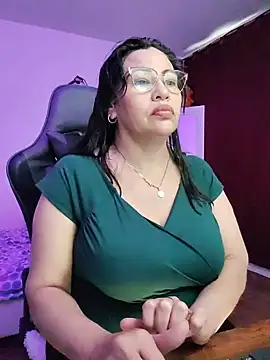 Snapshot of esmeralda_milf chatting on July 25, 2026, 8:37 pm esmeralda milf online show from July 25, 2026, 8:37 pm