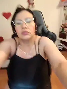 Snapshot of esmeralda_milf chatting on March 1, 2026, 1:55 pm esmeralda milf online show from March 1, 2026, 1:55 pm