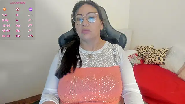 Snapshot of esmeralda_milf chatting on November 18, 2025, 6:44 pm esmeralda milf online show from November 18, 2025, 6:44 pm