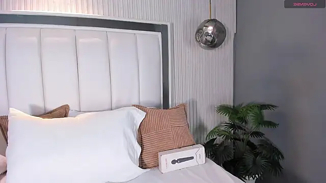 naughty flower18 online show from January 13, 2026, 10:35 pm