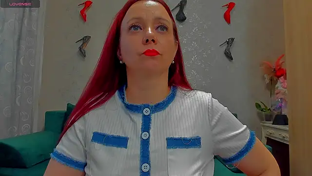 emilianna666 online show from November 11, 2025, 12:22 pm