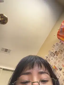 Snapshot of Evie-Luna chatting on May 15, 2026, 8:18 pm Evie-Luna online show from May 15, 2026, 8:18 pm