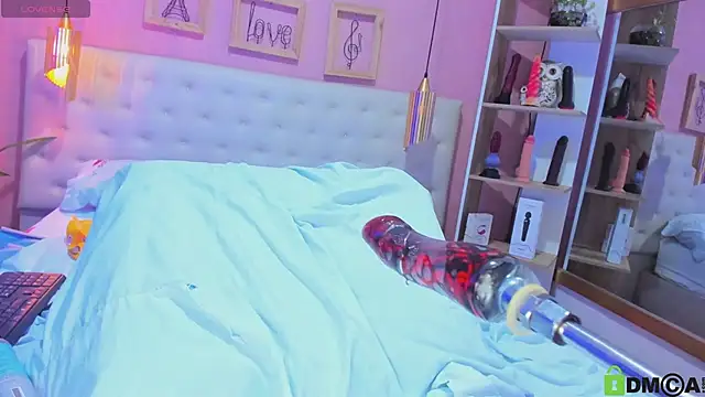 leylla  online show from December 4, 2025, 8:19 pm