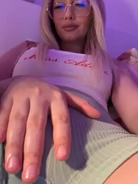 Snapshot of mollyxxx chatting on March 21, 2025, 11:23 pm mollyxxx online show from March 21, 2025, 11:23 pm