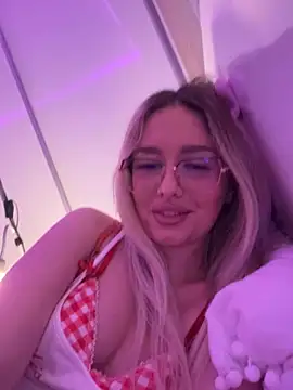 Snapshot of mollyxxx chatting on March 22, 2025, 11:31 pm mollyxxx online show from March 22, 2025, 11:31 pm