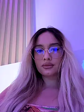 Snapshot of mollyxxx chatting on December 22, 2025, 10:15 am mollyxxx online show from December 22, 2025, 10:15 am