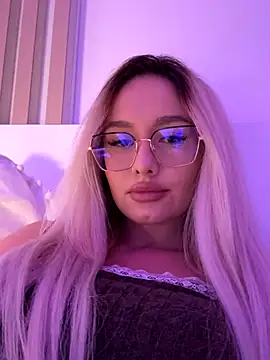 Snapshot of mollyxxx chatting on October 2, 2025, 2:15 am mollyxxx online show from October 2, 2025, 2:15 am