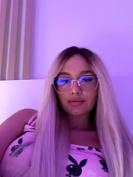 Snapshot of mollyxxx chatting on October 1, 2025, 1:44 am mollyxxx online show from October 1, 2025, 1:44 am