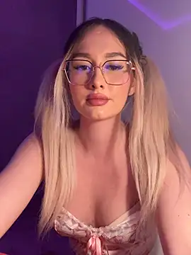 Snapshot of mollyxxx chatting on February 3, 2026, 2:53 am mollyxxx online show from February 3, 2026, 2:53 am