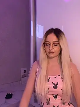 Snapshot of mollyxxx chatting on November 26, 2025, 12:49 pm mollyxxx online show from November 26, 2025, 12:49 pm